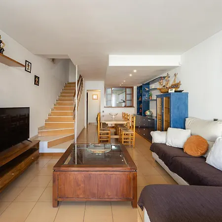Holiday home House 5 Mins From *