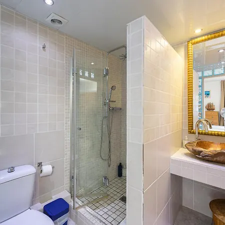 House 5 Mins From