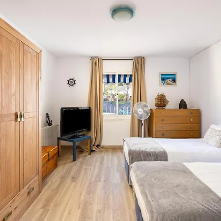 Holiday home House 5 Mins From *