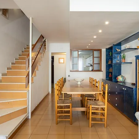 Holiday home House 5 Mins From Montgat
